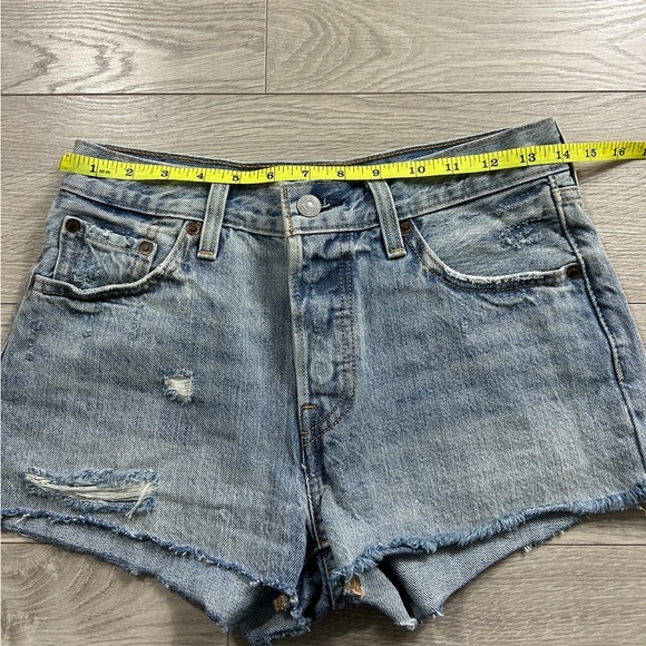 Levi’s 501 Cut Off Jean Shorts - Picture 8 of 10